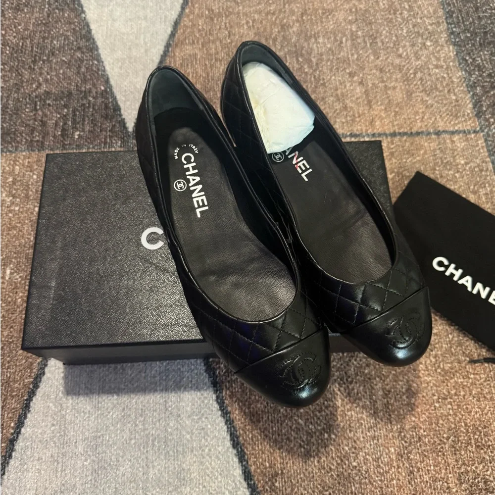 CHANEL Black Quilted Leather Ballet Flats